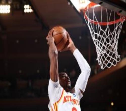 立天功！庫(kù)明加替補(bǔ)貢獻(xiàn)19分4板1助2斷1帽正負(fù)值+10全場(chǎng)第一