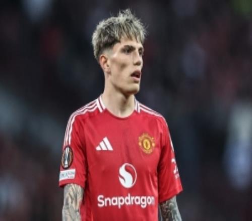 巴特：加纳乔在曼联刚进一线队就像个巨星似的，他水平也就那样