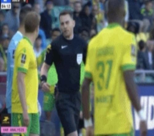 隊報：裁判紅牌罰下南特球員，賽后承認判罰錯誤并要求改為黃牌