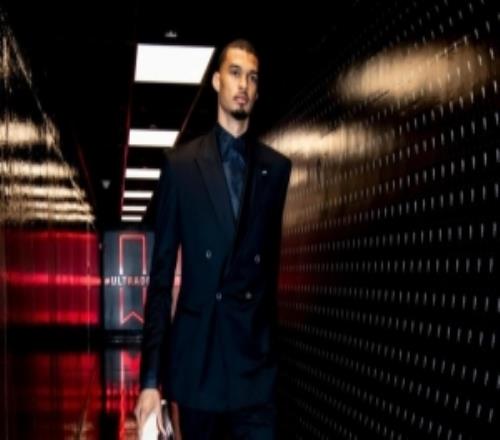 G2還穿西裝入場嗎文班：本來沒這個計劃如果管用可能每場都穿