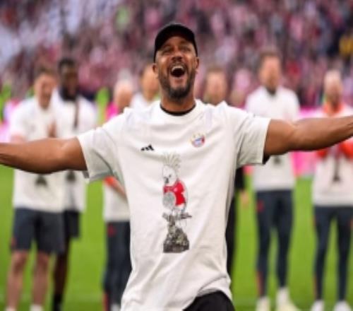 TA談拜仁用鸚鵡慶祝奪冠：雕像是從餐廳順走的，老板干脆送拜仁了