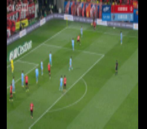 神仙球！比赛第53分钟，索罗金头球吊射入网，蓉城11扳平玉昆