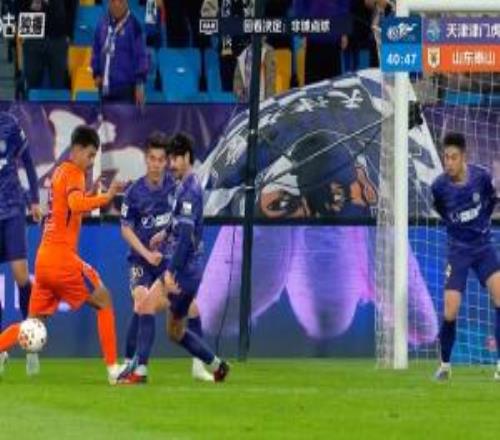 VAR介入没有点球！泽卡射门击中格劳手臂但马德鲁加踩踏犯规在先