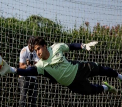 记者：皇马U19门将哈维尔纳瓦罗将入选一线队大名单