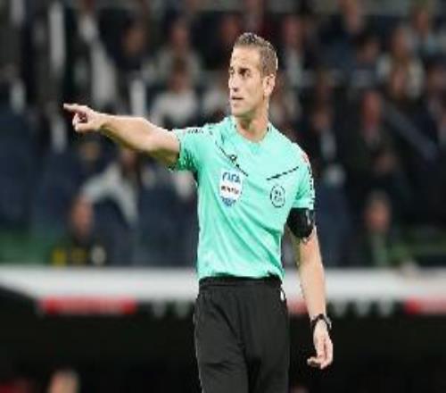 西足协发布国王杯决赛裁判视角视频：与西蒙尼交锋，和球员们打趣