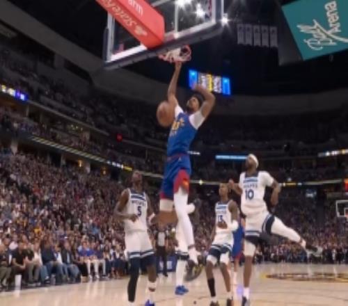 一飞冲天！约基奇送妙传卡梅隆约翰逊跟进起飞暴扣虐筐