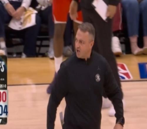 沒懸念了吧米切爾造進(jìn)攻犯規(guī)&拋投打停猛龍猛龍主帥暴怒