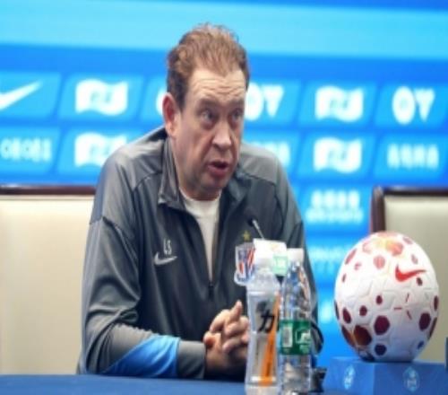 斯卢茨基：李可目前还未能和全队合练各支球队实力都非常接近