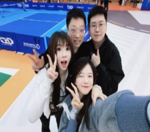 赤小兔分享和DC、駱歆、玩機器合照：四個游戲的主持人已就位