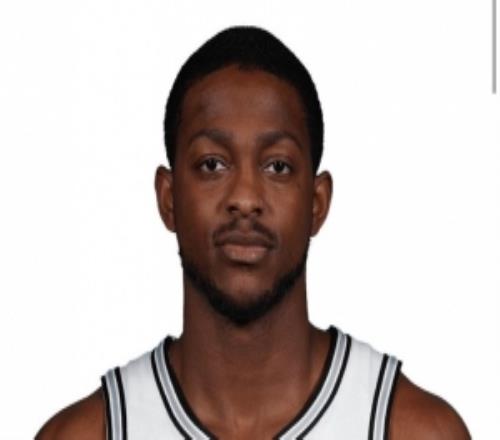 系列賽被扳平刺蜜破防：?？怂咕褪枪肥簺](méi)文班馬刺狗屁不是