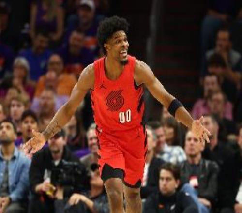 絕對(duì)功臣！亨德森：每場(chǎng)比賽心態(tài)都一樣上場(chǎng)就把面前的對(duì)手干掉