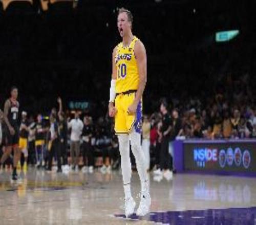 肯納德過去兩戰(zhàn)場均打40分鐘貢獻25分三項命中率657380%