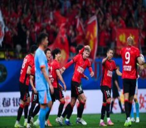 6勝1平領(lǐng)跑！蓉城21逆轉(zhuǎn)玉昆豪取4連勝費(fèi)利佩制勝玉昆近4輪3負(fù)