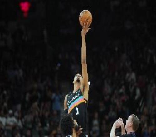 皮爾斯：等我孩子進(jìn)聯(lián)盟時DPOY會以文班命名他會打破霍華德紀(jì)錄