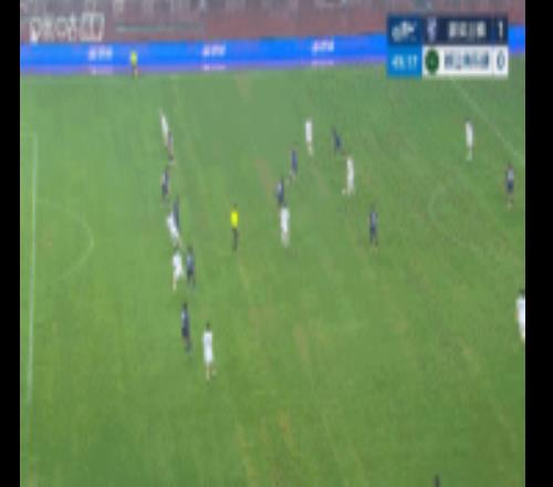 比賽第50分鐘，托利奇挑傳陶強(qiáng)龍，陶強(qiáng)龍單刀面對(duì)門將踢呲