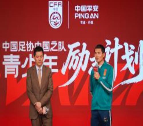 在現(xiàn)場邵佳一、楊晨：當年有政策能更早留洋最困難是語言、文化