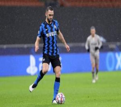 未進(jìn)比賽名單！記者：德弗里在對(duì)陣卡利亞里的比賽中胸部嚴(yán)重挫傷