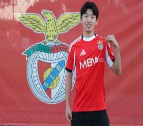 本菲卡官方：與16歲華裔小將弗朗西斯科王簽署職業(yè)合同