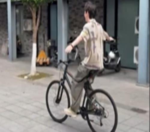 BLG分享日常視頻：丹尼的才藝展示環節是圈恩的