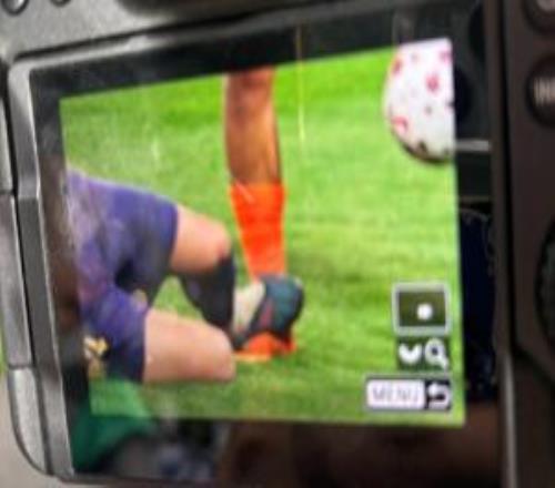 結結實實鏟到腳踝！楊帆飛鏟克雷桑染黃，記者曬特寫：這球太狠了