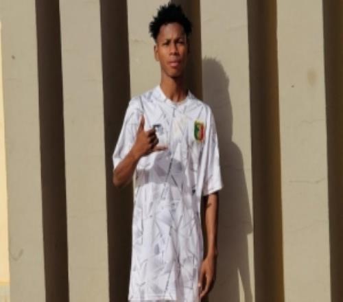 每體：非洲16歲天才中場(chǎng)馬伊加將前往巴薩試訓(xùn)，此前在巴黎試訓(xùn)過(guò)