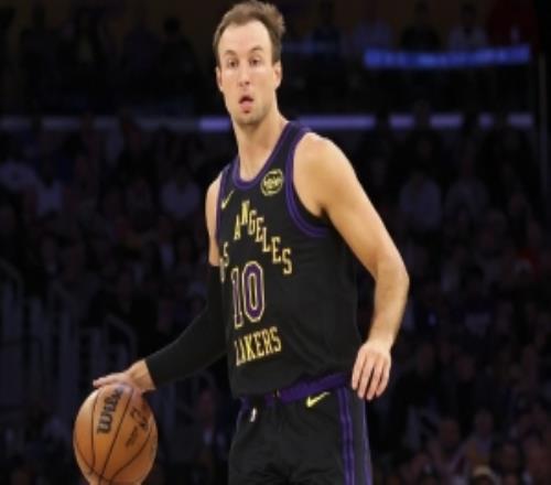 被盯防依然有貢獻(xiàn)！肯納德半場9中5&三分5中2拿到12分2板