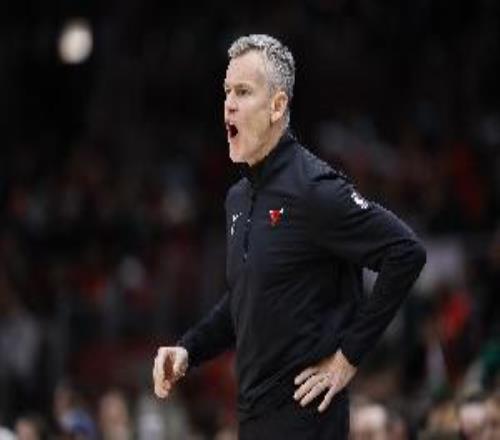 Shams：多諾萬在聯(lián)盟中備受尊敬肯定會(huì)成為別隊(duì)主教練的候選人