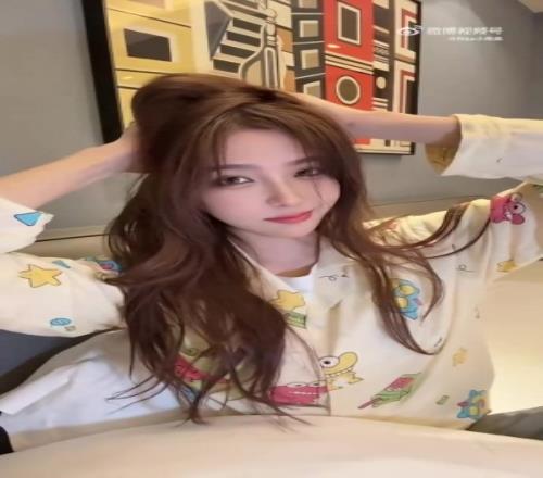 LPL解說(shuō)Rita分享視頻：姐姐來(lái)咯owO