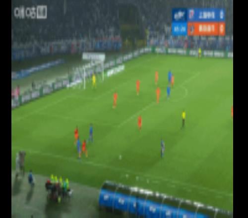 下半場(chǎng)帶球進(jìn)場(chǎng)！第46分鐘特謝拉破門(mén)，申花10領(lǐng)先海牛