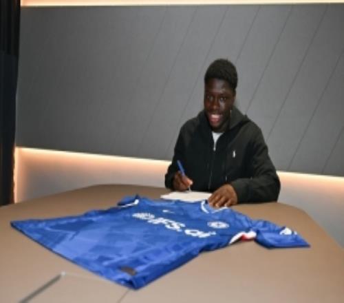 官方：切爾西與青訓(xùn)后衛(wèi)卡爾文迪亞基特簽下首份職業(yè)合同