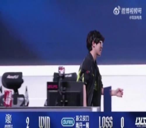 嘴角比AK還難壓！賽后Zhuo碰拳時臉上笑容藏不住