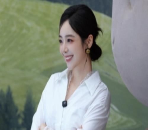 主持人余霜曬照：打工花絮！回上?？?！