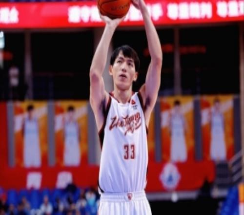 状态火热！吴前上半场出战6分45秒三分6投4中轰下12分1篮板3助攻