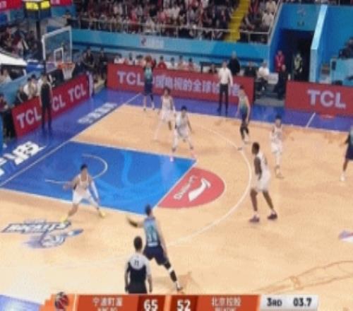 神來之筆！阿格拉瓦尼斯壓哨打板三分命中幫助寧波擴大領先