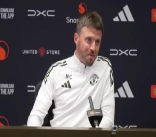 卡里克：我喜歡看到B費出現(xiàn)在進攻位置多爾古離合練越來越近