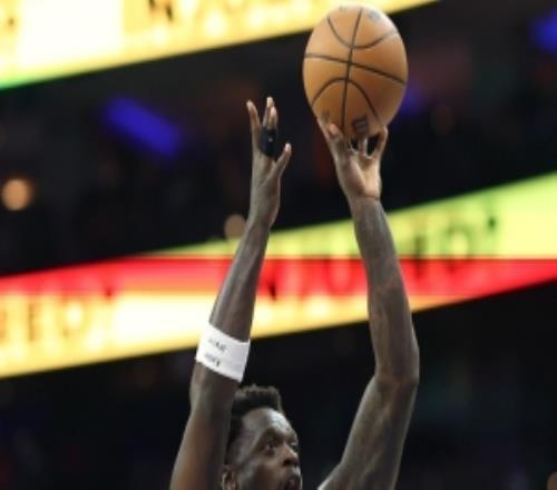 蘭德爾15投6中&三分3中0得到15分6板4助1帽