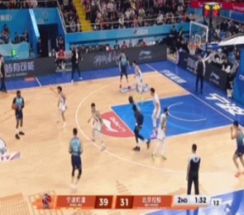 突然发力！宁波攻防两端压制北控轰出130攻击波获两位数领先