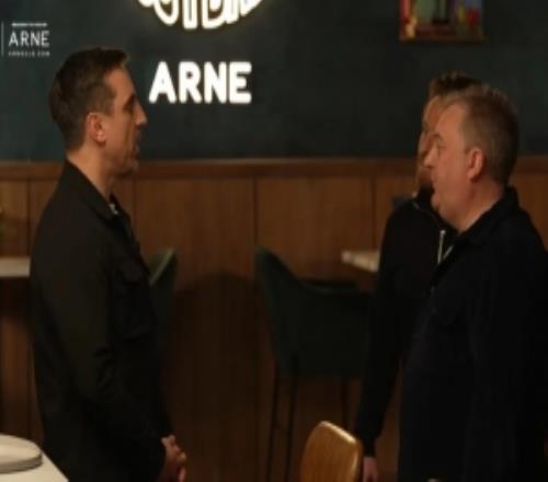 內(nèi)維爾與21年前沖突過的埃弗頓球迷重逢：你個混蛋！我還記得你