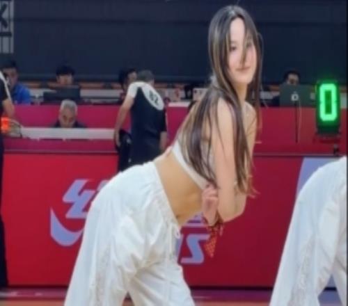 動(dòng)感十足！媒體人曬廣州男籃主場(chǎng)啦啦隊(duì)的舞蹈表演視頻