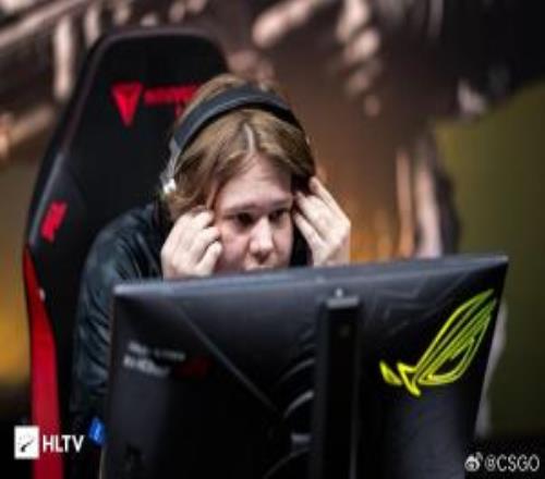 俄羅斯CS2職業(yè)選手遭遇詐騙：直播時透露銀行卡的錢被全部清空