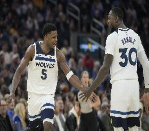 鐵哥們！愛德華茲&蘭德爾首節(jié)合計10中2僅拿4分投籃數(shù)據(jù)相同