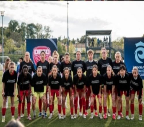 吳澄舒、王妍雯所在的第戎女足面臨解散，在法甲賽前遮擋隊徽抗議