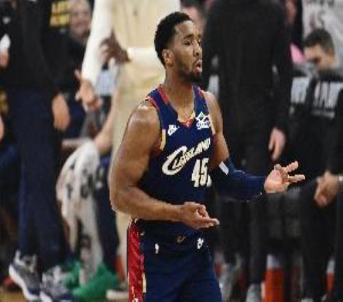 遠遠不夠！米切爾16投7中&三分7中1得到15分5板3助&正負值14