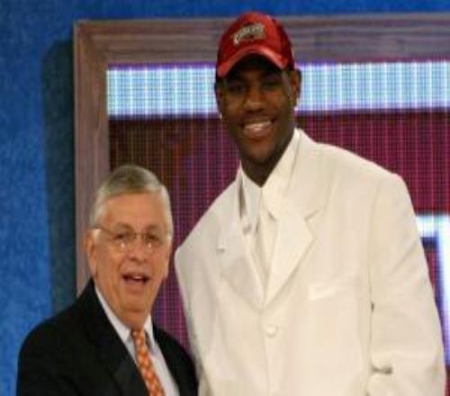 詹姆斯已在聯盟征戰8338天！追平威利斯并列保持NBA球齡最長紀錄