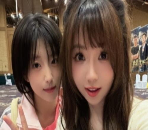 赤小兔曬戶外合照：刀區(qū)的這個團播真的強度和壓力都好大??！