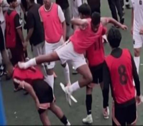 震驚印尼足壇！17歲小將功夫踢飛踹對(duì)手，遭U20除名+贊助商解約