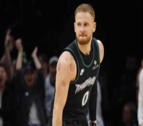 一人頂一隊！迪文岑佐半場送出5次助攻掘金全隊僅4次助攻