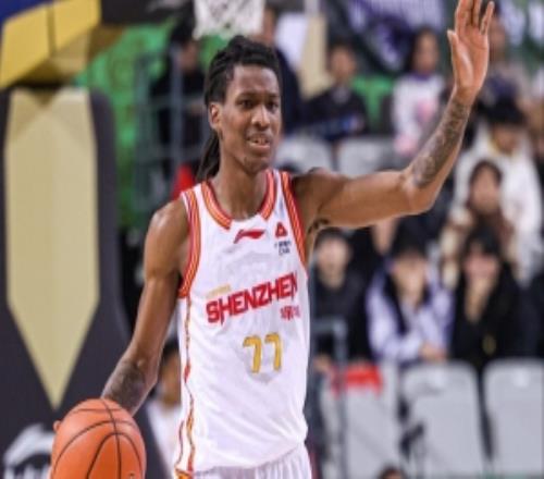 無所不能！深圳外援史密斯19中9拿下26分13板13助三雙