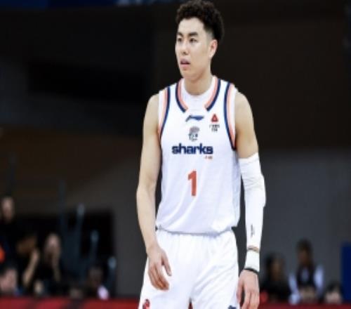 小李飞刀！李添荣出战28分钟7中6&三分3中2砍下19分5板