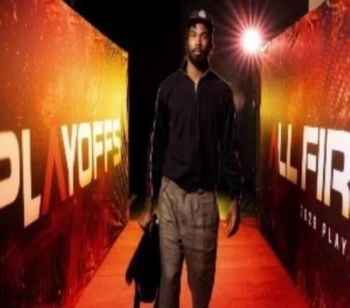 无心装扮！火箭众将入场穿搭：全员黑白灰配色申京戴标志性黑超